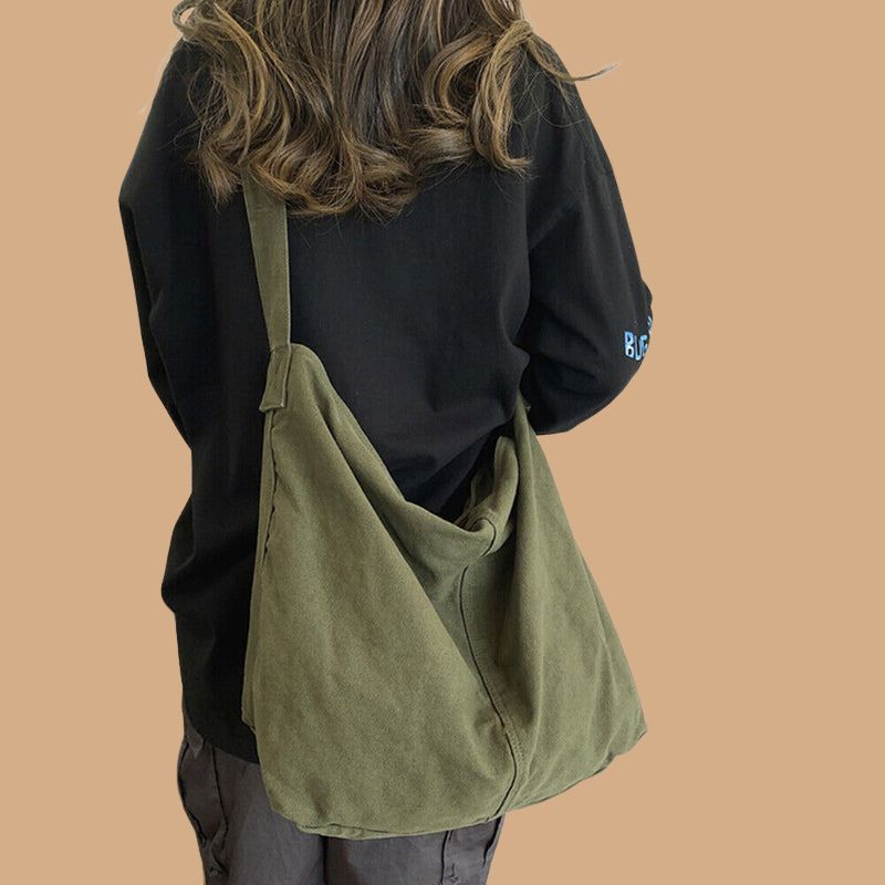 Women’s Crossbody Bag with Adjustable Strap and Zip Closure