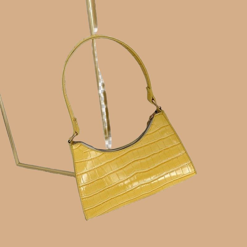 Women’s Handbag with Top Zip Closure