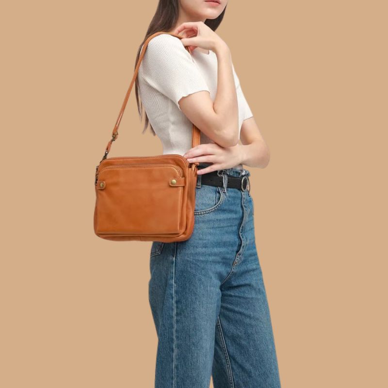 Women’s Shoulder Bag with Chain Strap and Magnetic Fastening