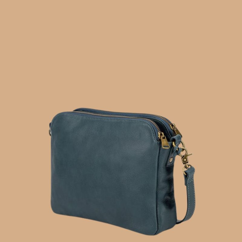 Women’s Shoulder Bag with Chain Strap and Magnetic Fastening