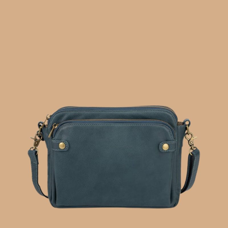 Women’s Shoulder Bag with Chain Strap and Magnetic Fastening