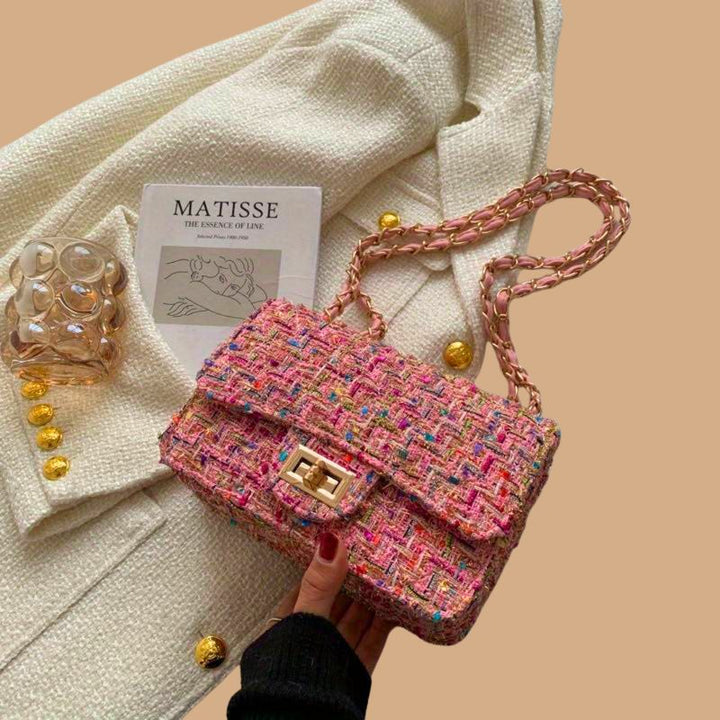 Women’s Shoulder Bag with Quilted Exterior and Chain Strap